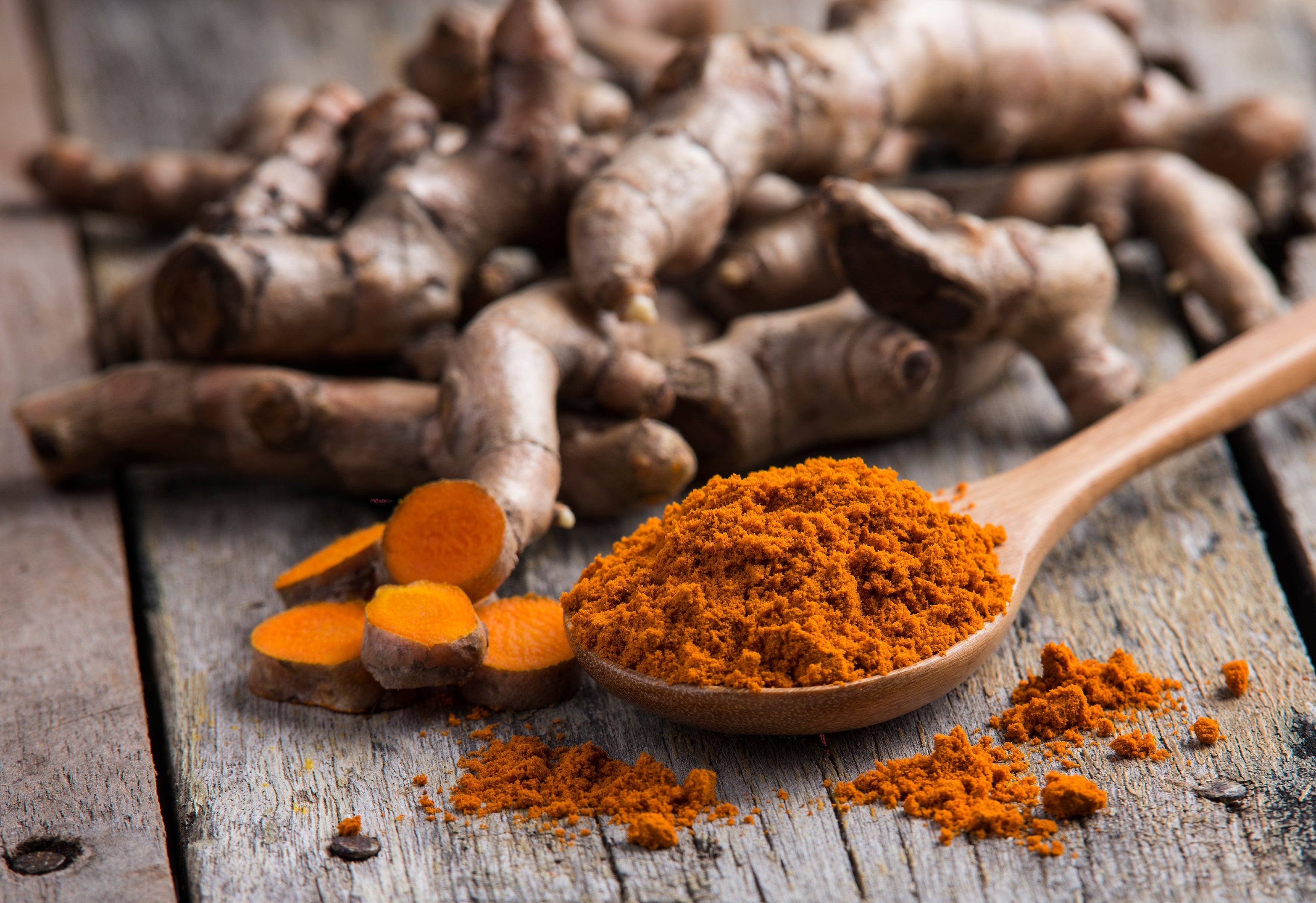 A cosa serve la curcuma? Leggi le recensioni e i 4 principali benefici per la salute della curcuma
